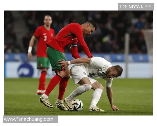 7月22日足球赛场：聚焦当日表现突出球星及其精彩瞬间解析