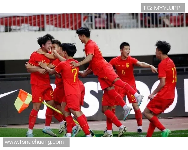 中国足球赛场外热议国外球星疑似发生冲突引发关注与讨论