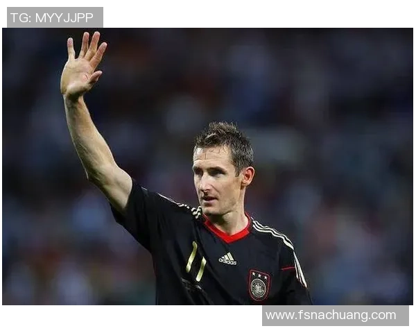 克洛泽辉煌足坛生涯回顾与球星卡收藏价值探秘