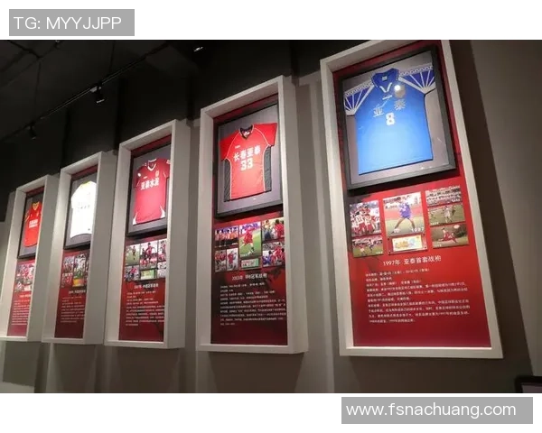 母子携手绿茵逐梦见证足球场上最温暖的星光时刻